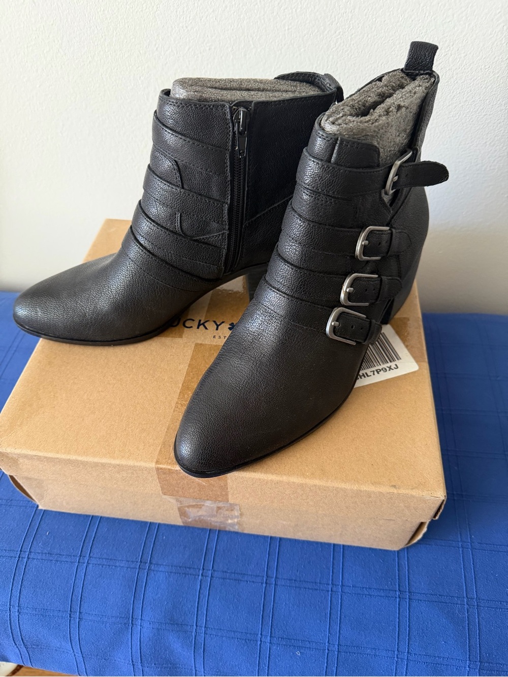 Lucky Brand Black faux leather women’s ankle with 4 buckle accents